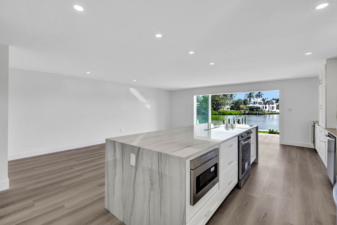 1910 Gulf Shore Blvd N, Naples, FL 34102