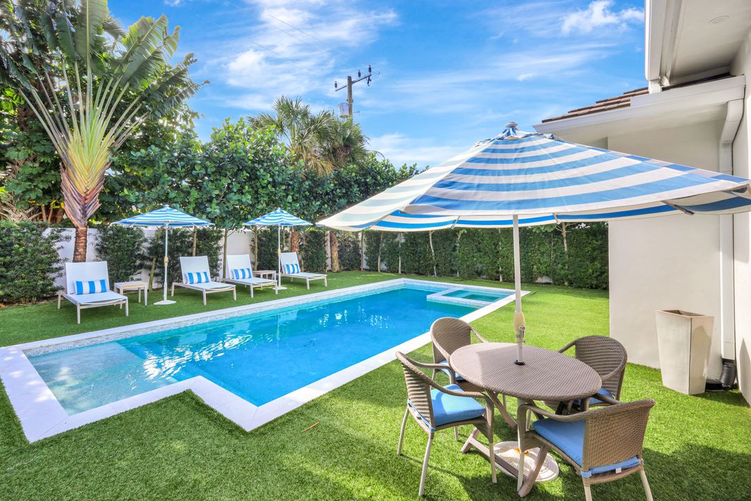 680 Wedge Dr, Naples, FL 34103