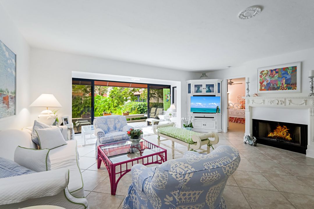 511 Serendipity Dr #511, Naples, FL 34108