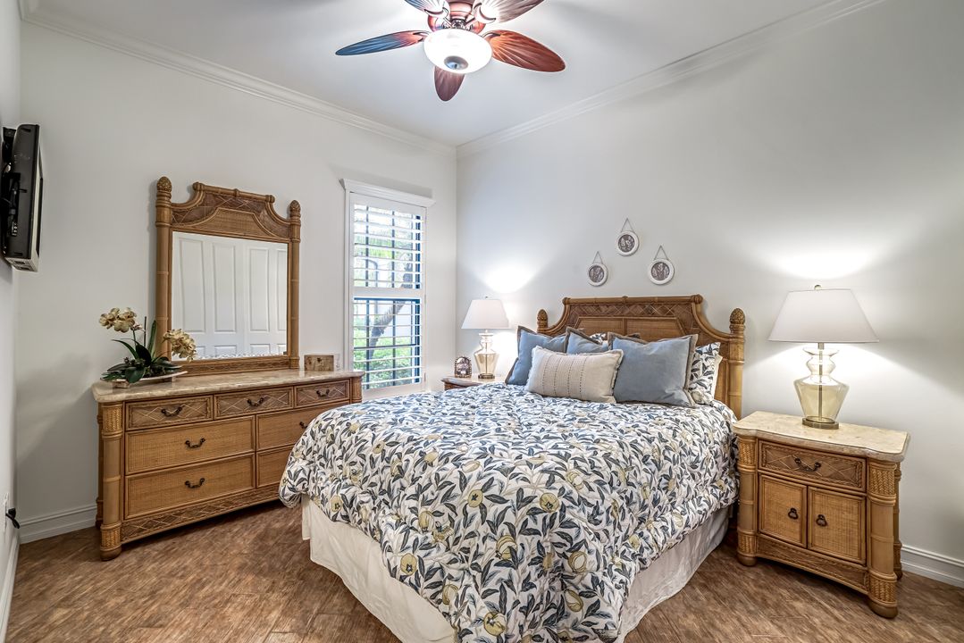 7523 Moorgate Point Way, Naples, FL 34113