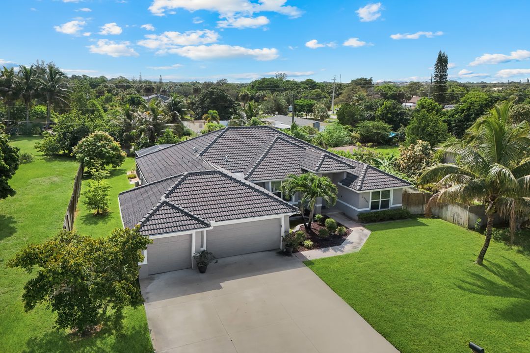 27741 Roslin Dr, Bonita Springs, FL 34135