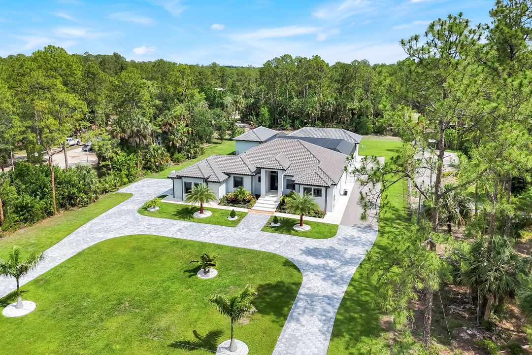 333 12th Ave NE, Naples, FL 34120