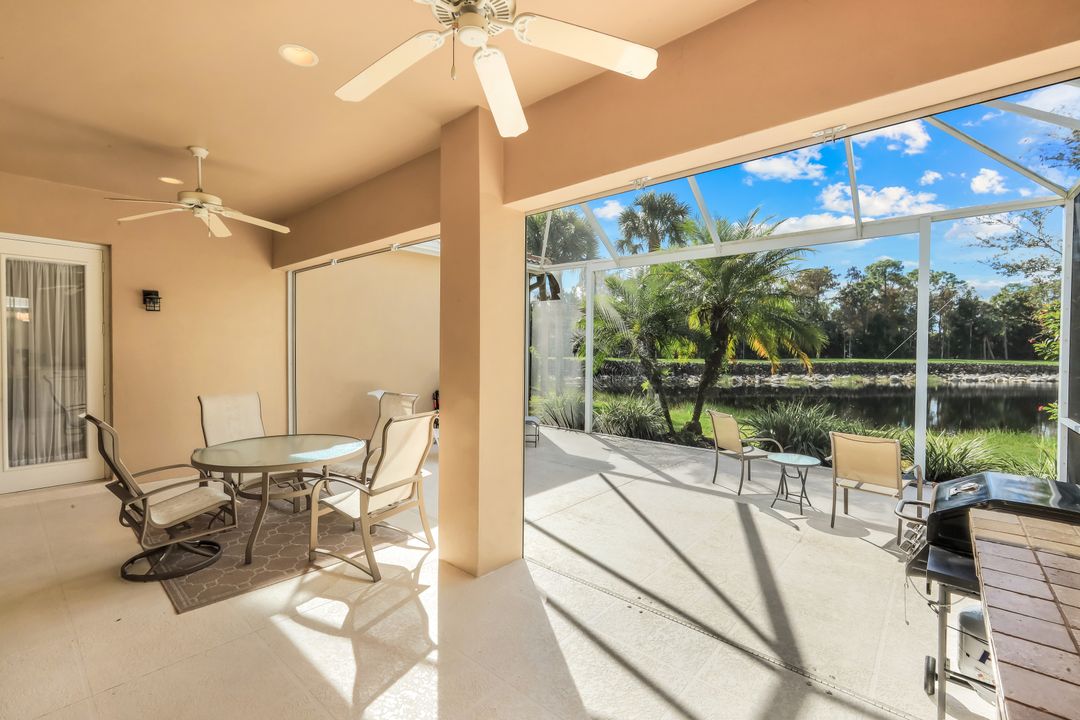 462 Preswick Ln, Naples, FL 34120