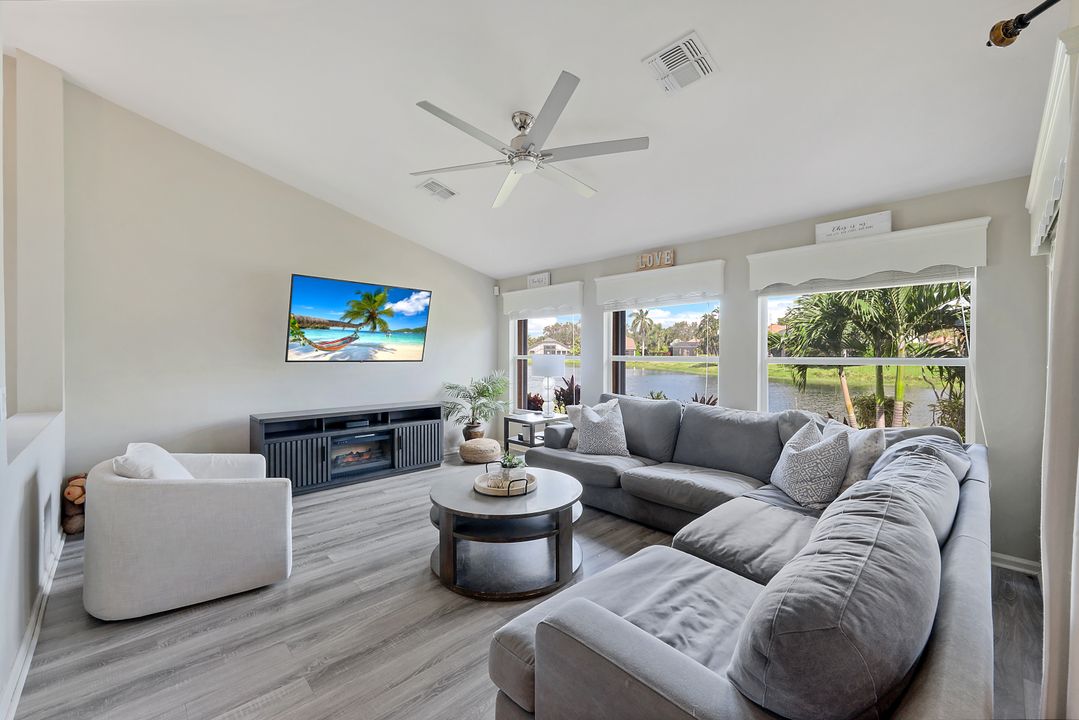 2520 Grove Isle Ct, Naples, FL 34109