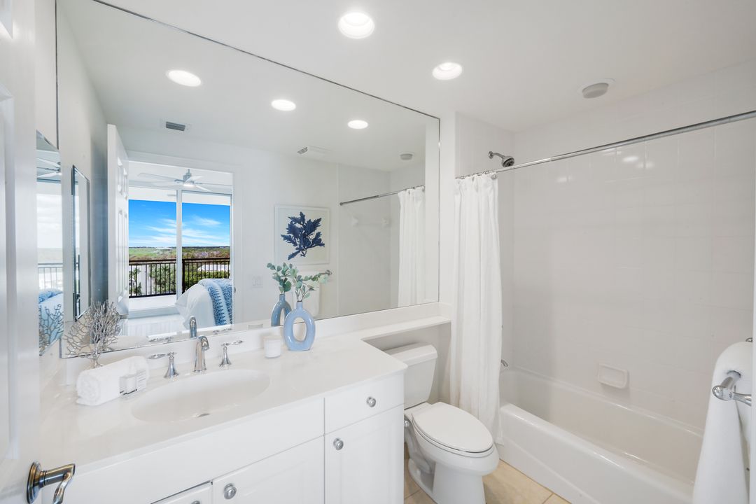 455 Cove Tower Dr #902, Naples, FL 34110