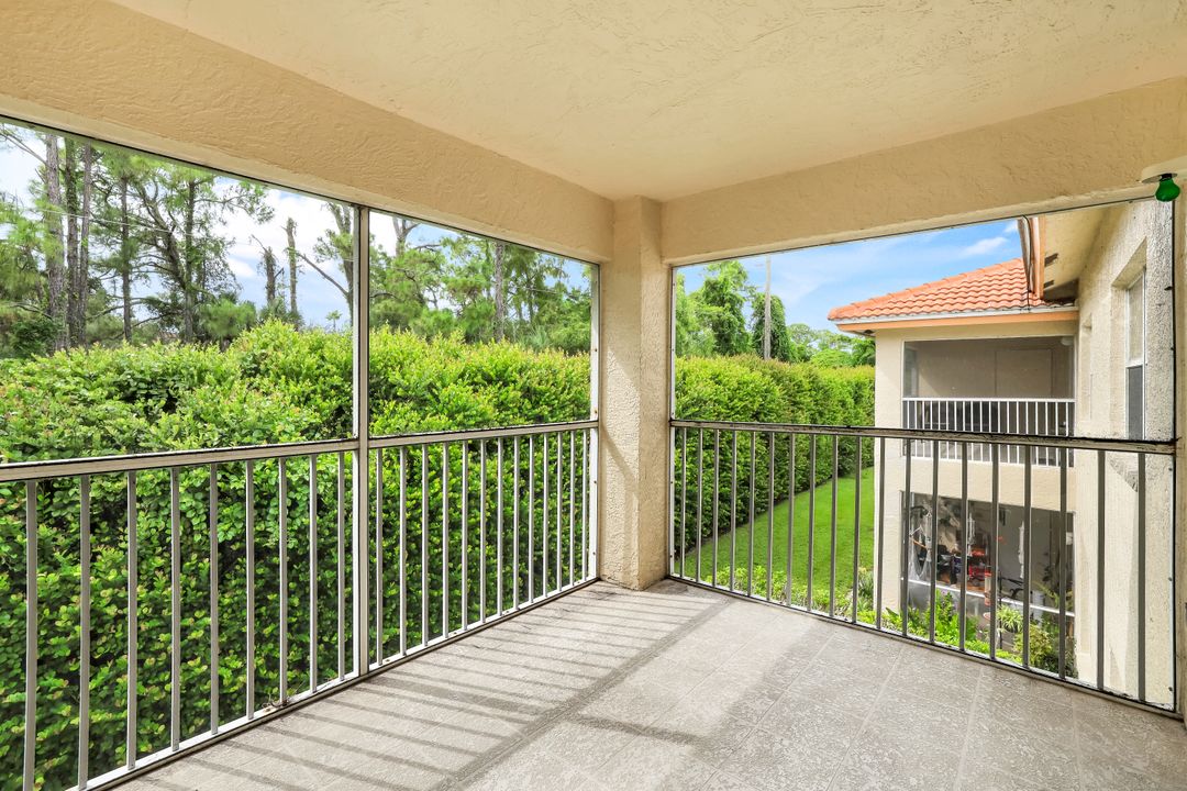 6635 Huntington Lakes Cir #202, Naples, FL 34119