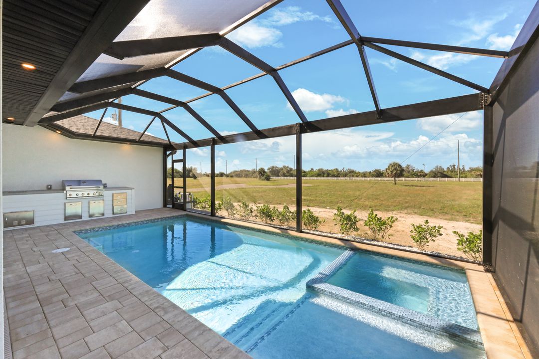 7 Sunflower Dr, Placida, FL 33946