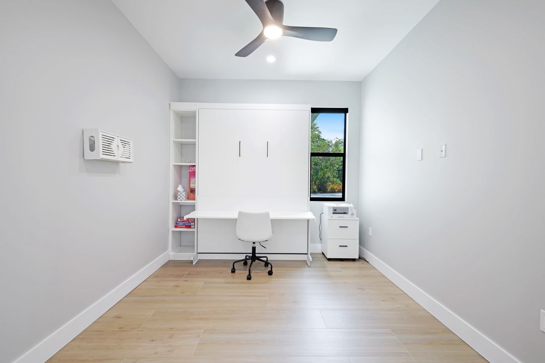 60 Liberty Ln, Naples, FL 34112