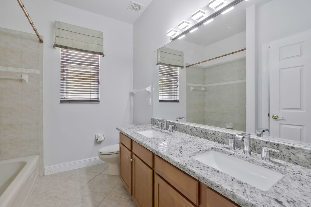 4923 Cerromar Dr, Naples, FL 34112