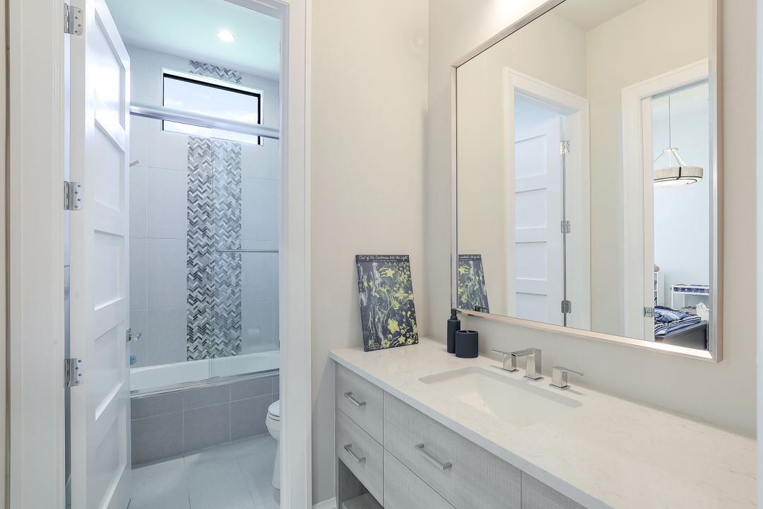 125 Caribbean Rd, Naples, FL 34108