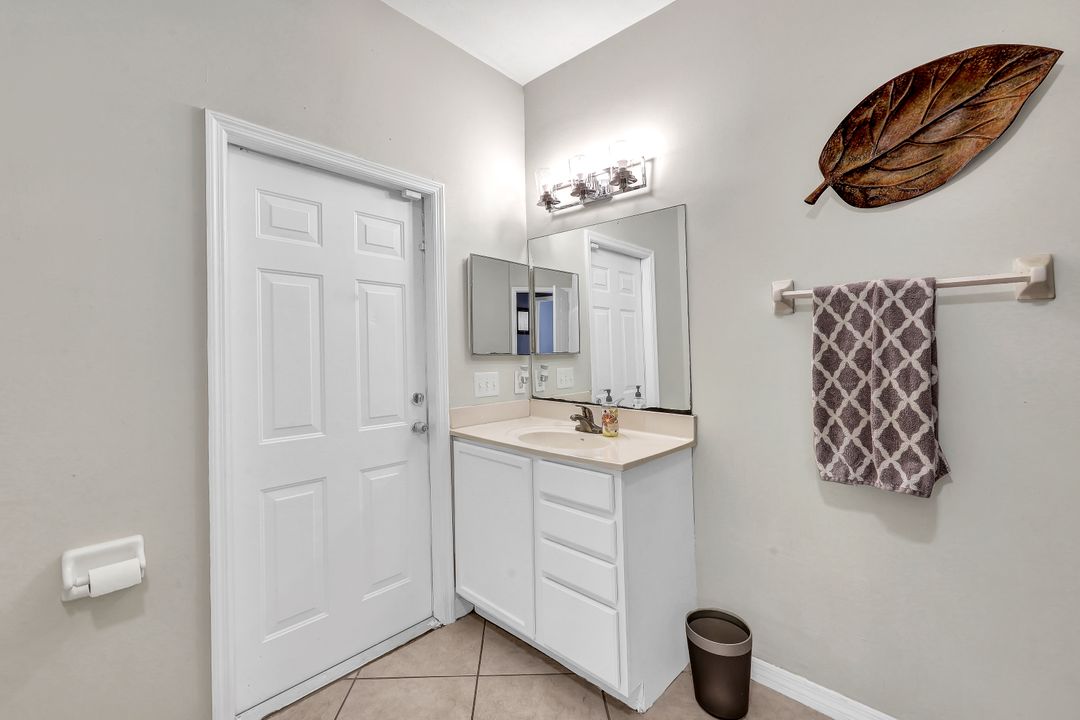 2525 39th Ave NE, Naples, FL 34120