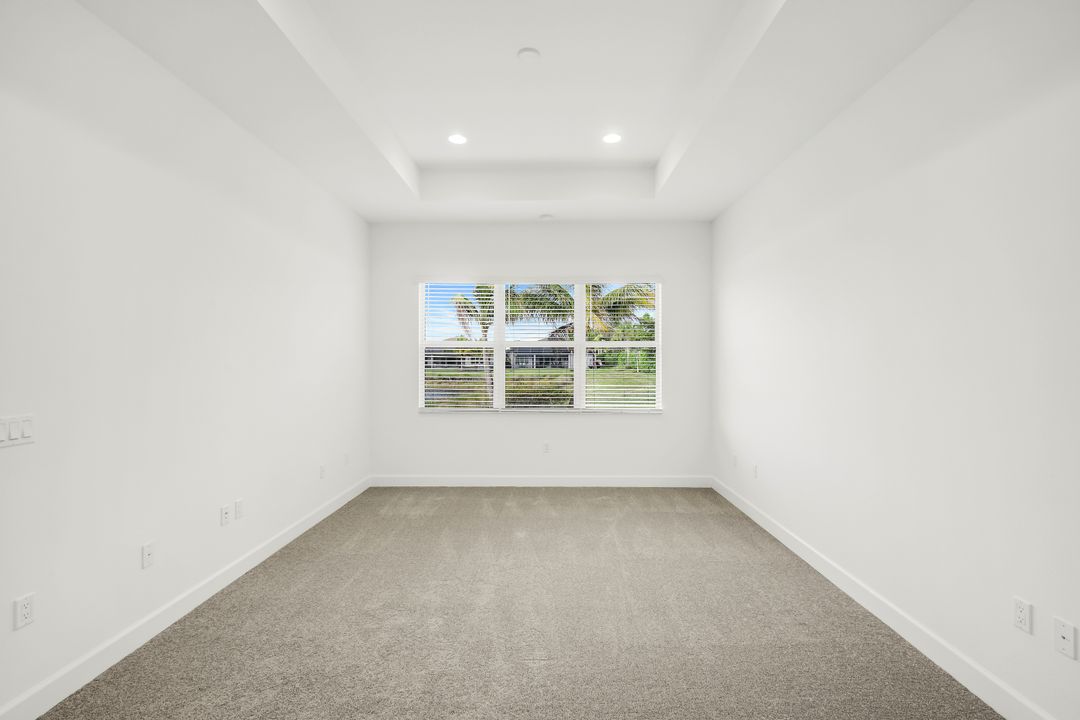 11805 Drake Ln, Naples, FL 34120