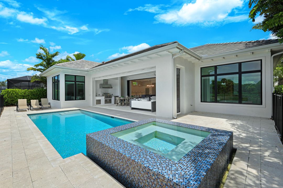9937 Montiano Dr, Naples, FL 34113