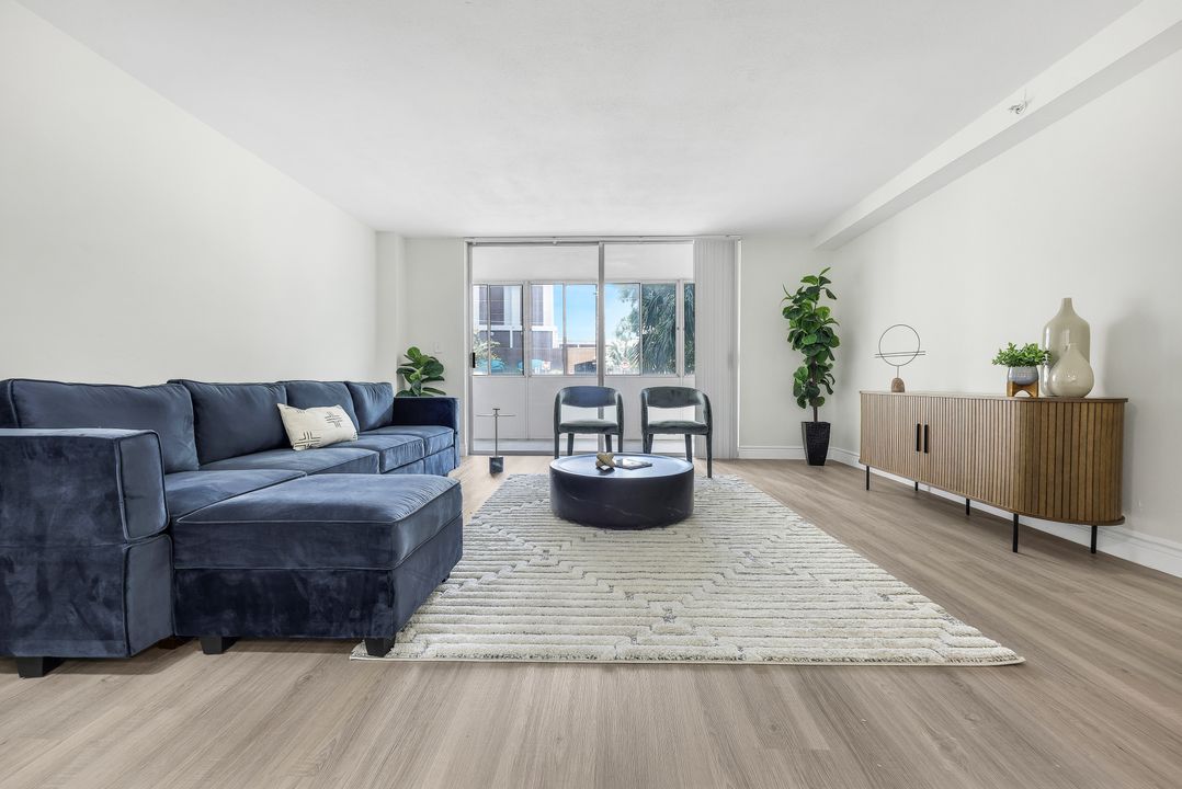 20 W Lucerne Cir #116, Orlando, FL 32801