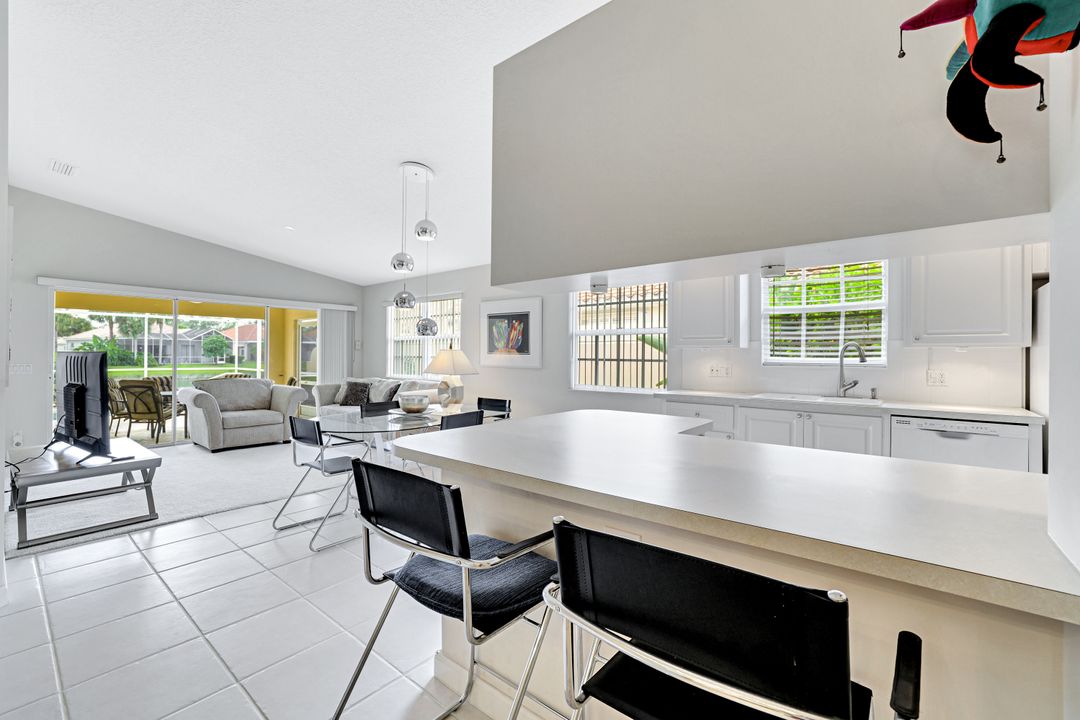 4307 Redonda Ln, Naples, FL 34119