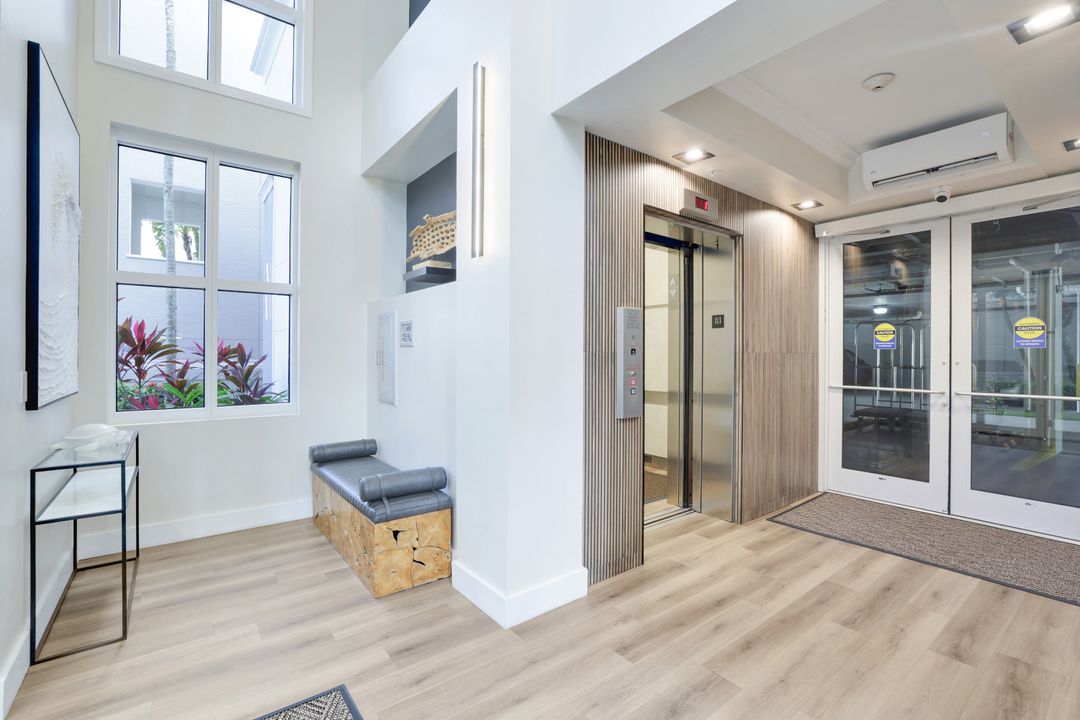 435 Launch Cir, Naples, FL 34108