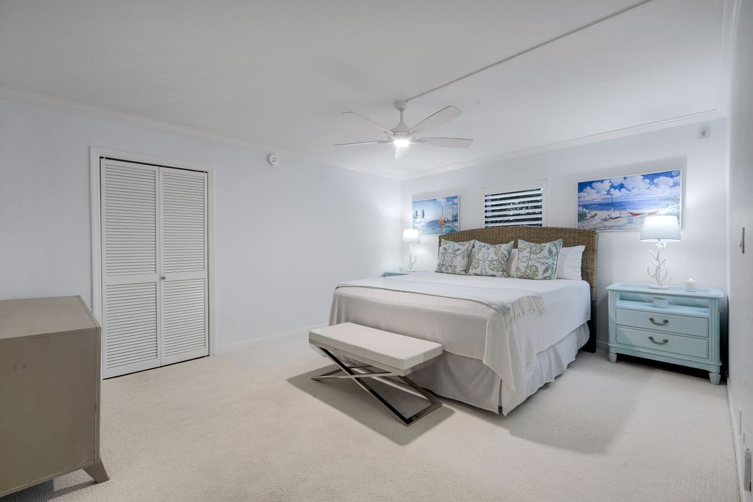 222 Harbour Dr #312, Naples, FL 34103