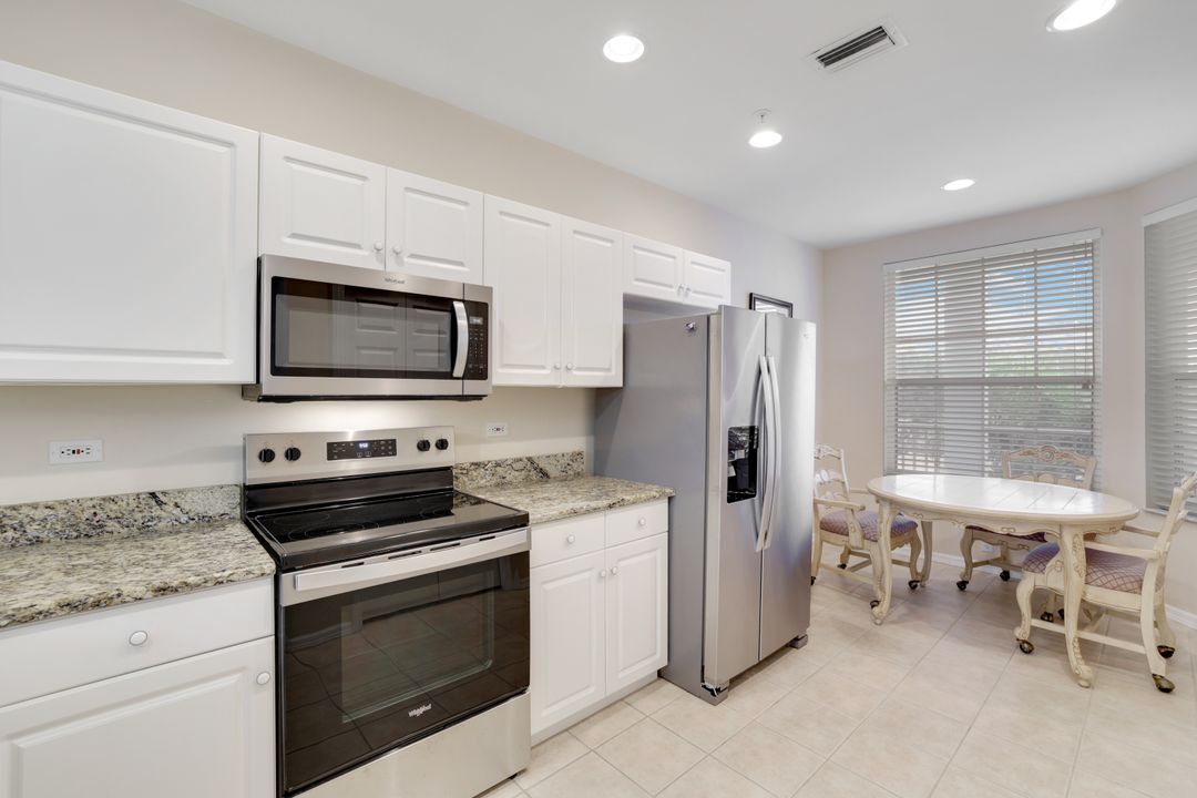 8247 Parkstone Pl #305, Naples, FL 34120
