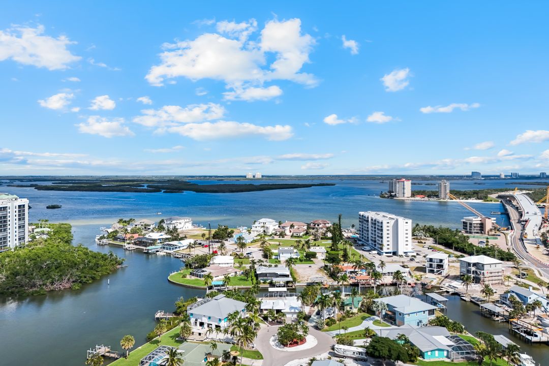 8552 Lagoon Rd, Fort Myers Beach, FL 33931