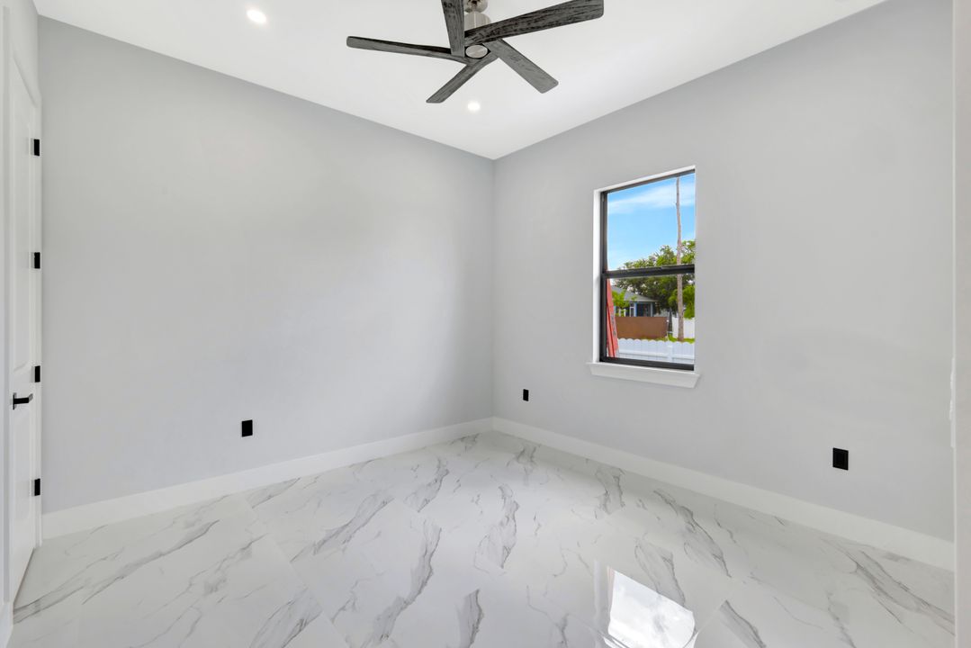 2709 SW 4th Ln, Cape Coral, FL 33991