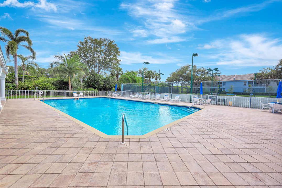 9833 Clear Lake Cir, Naples, FL 34109