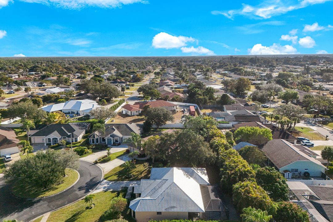 302 Sawgrass Ct, Naples, FL 34110