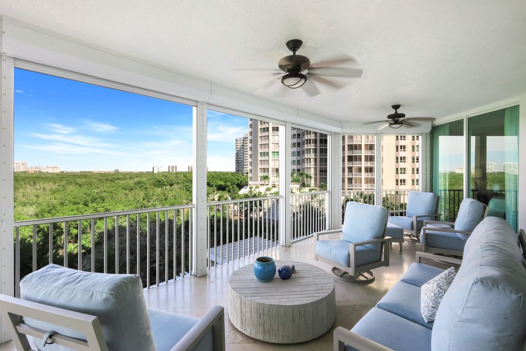 295 Grande Way #304, Naples, FL 34110