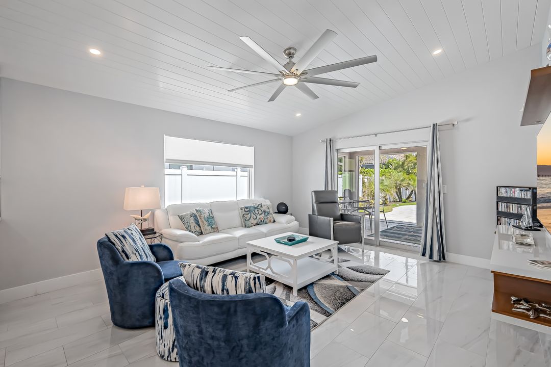 558 98th Ave N, Naples, FL 34108