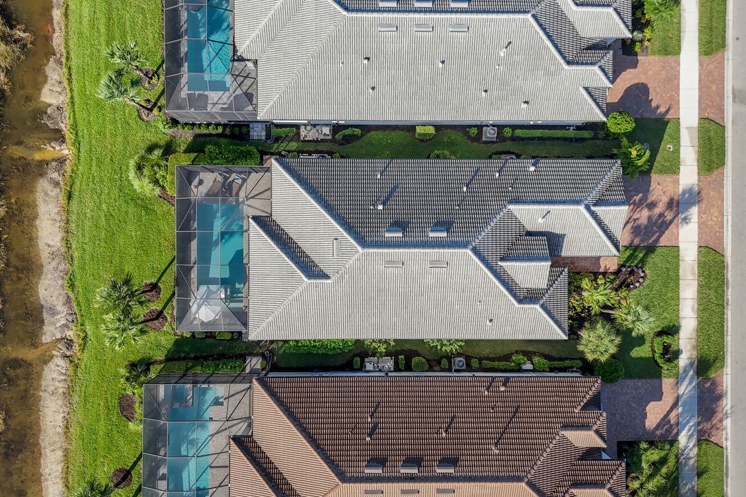 9815 Everglades Dr, Naples, FL 34120