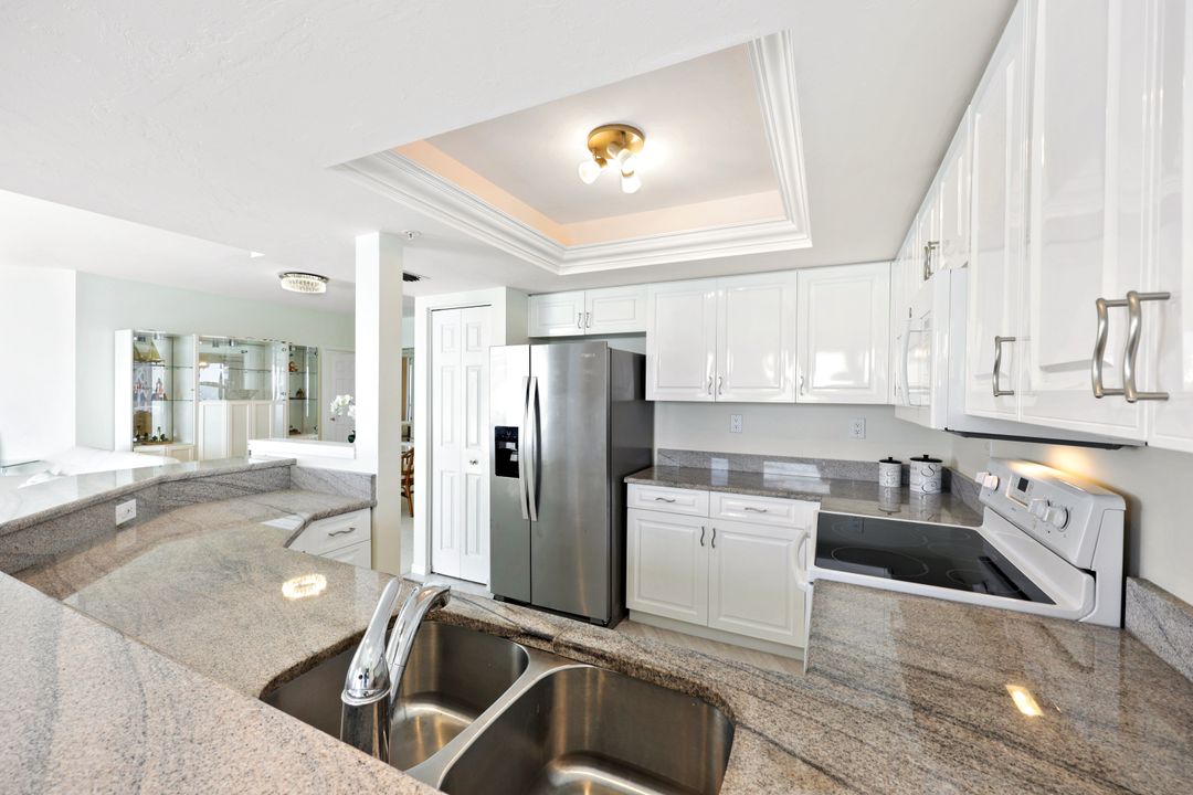 9577 Gulf Shore Dr #704, Naples, FL 34108