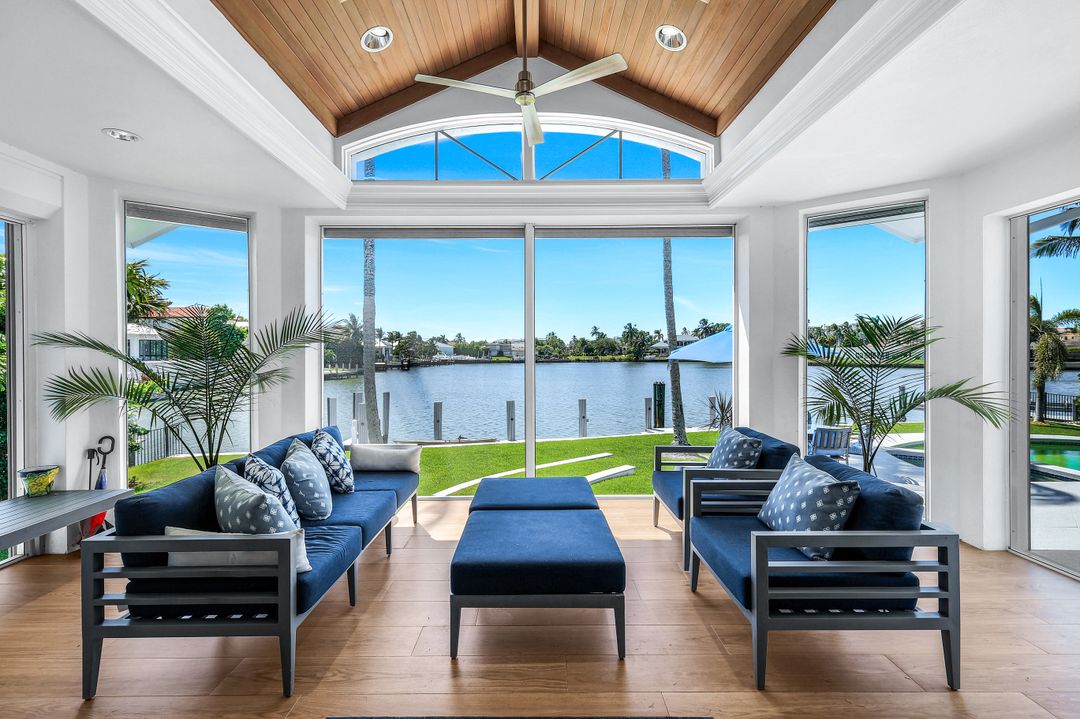 400 Springline Dr, Naples, FL 34102