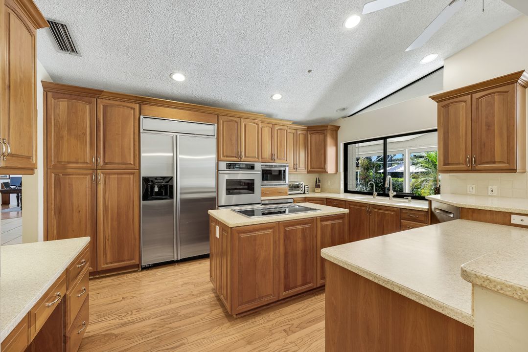 1924 Empress Ct, Naples, FL 34110