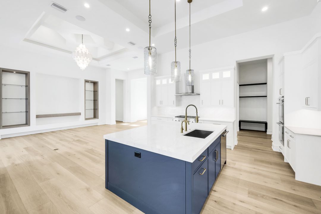 3891 Brynwood Dr, Naples, FL 34119