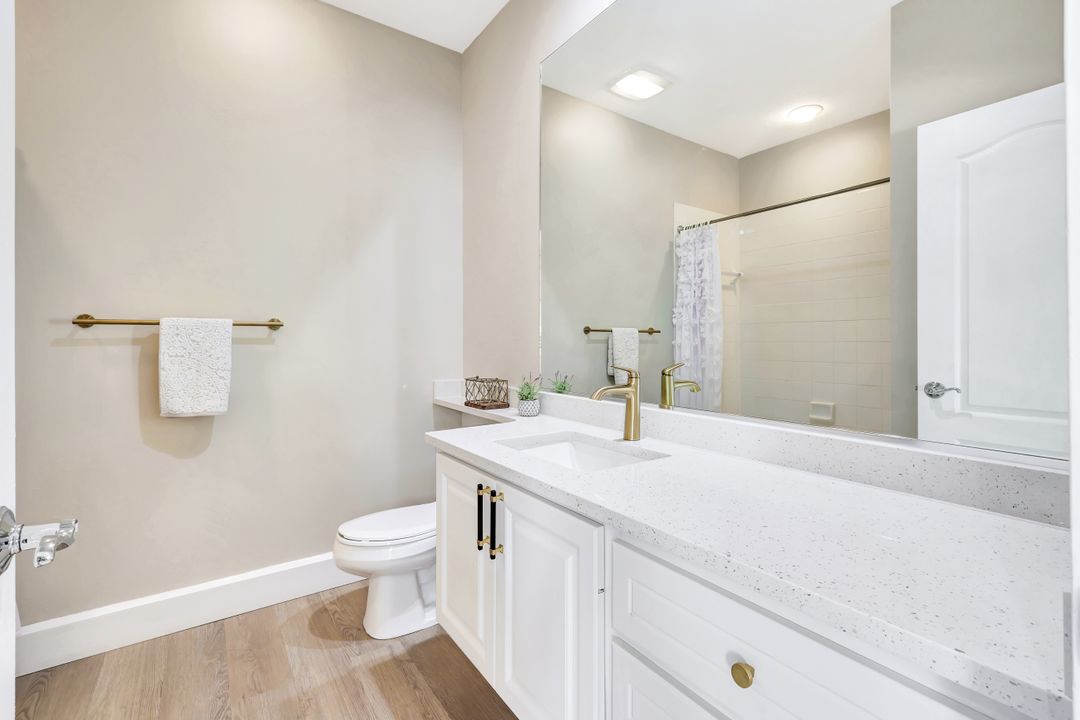 6210 Towncenter Cir, Naples, FL 34119