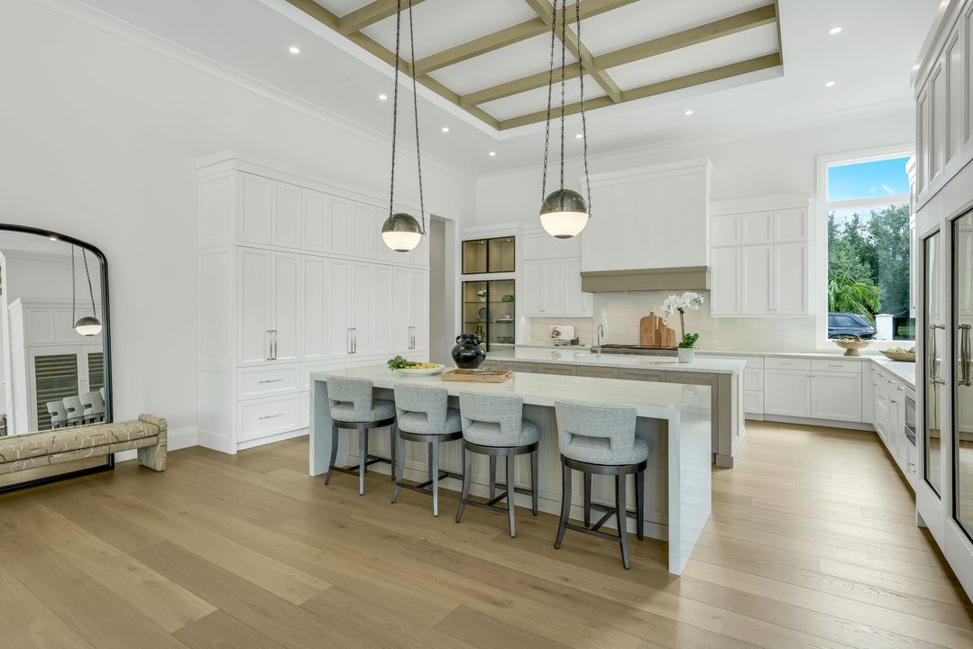 208 Hickory Rd, Naples, FL 34108