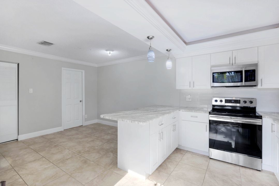 1501 Park Meadows Dr #3, Fort Myers, FL 33907