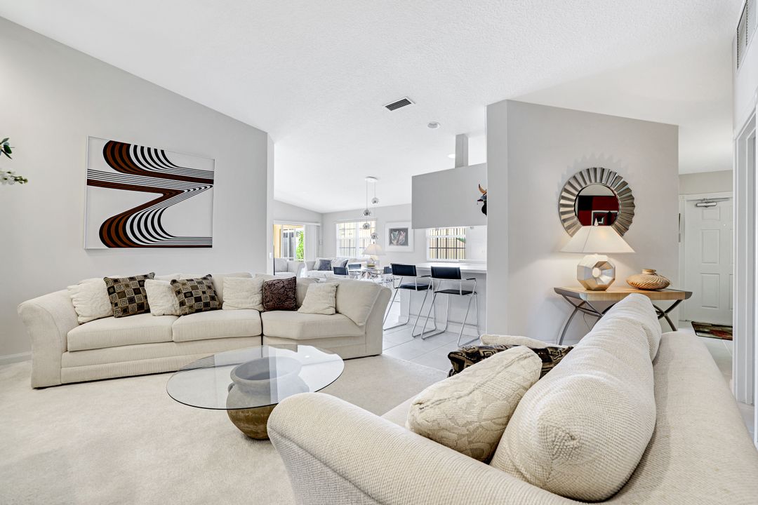 4307 Redonda Ln, Naples, FL 34119