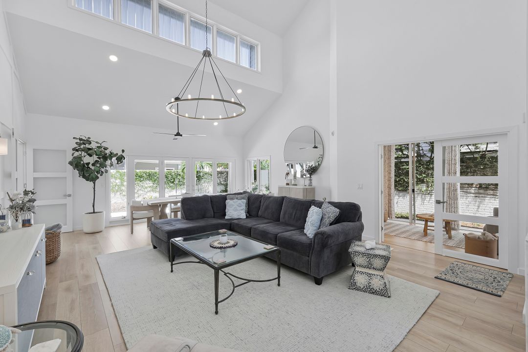 651 Bridge Way Ln #1, Naples, FL 34108