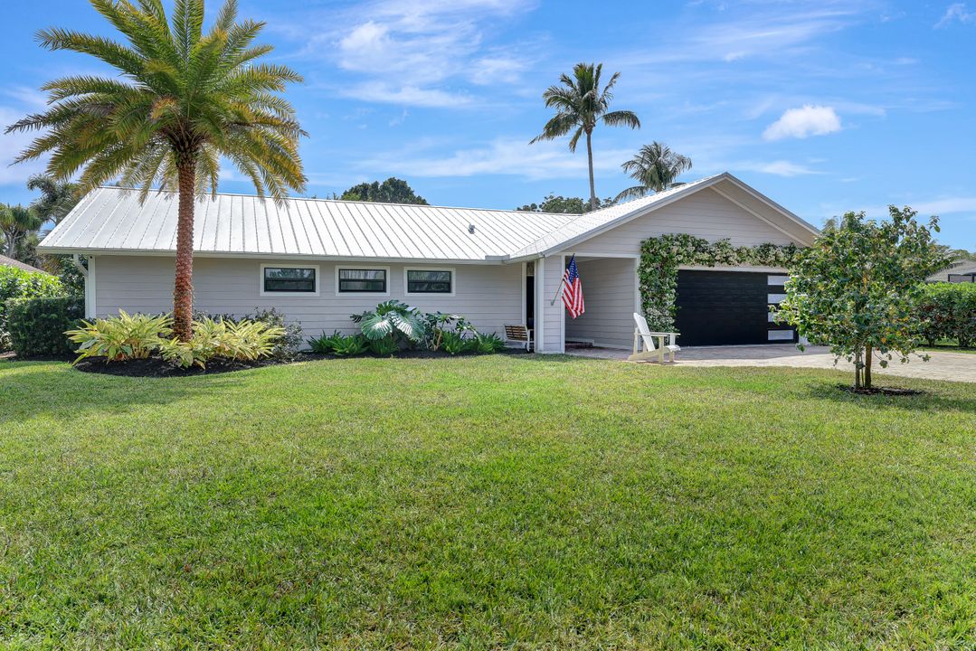 348 Country Club Ln, Naples, FL 34110