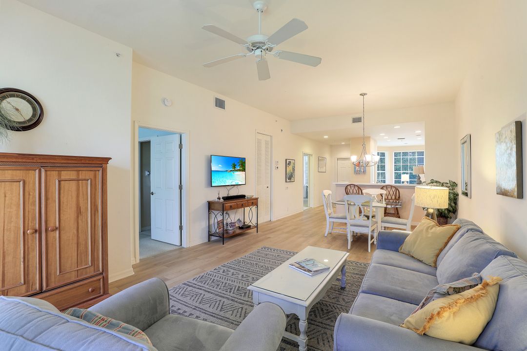 8223 Parkstone Pl #304, Naples, FL 34120