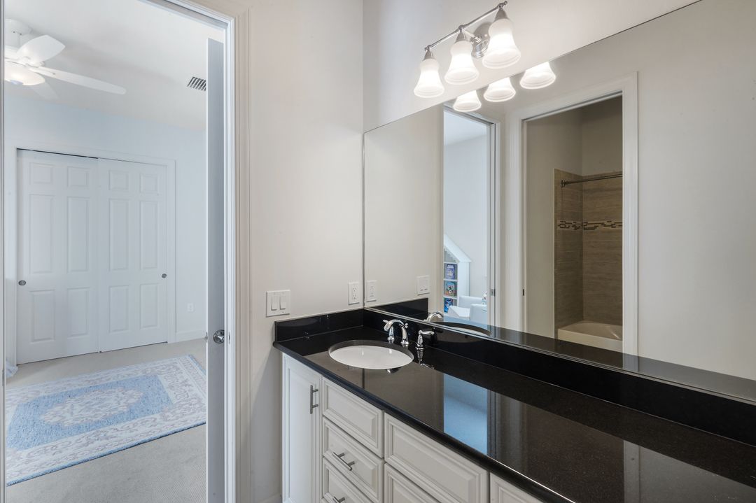 9238 Ores Cir, Naples, FL 34120