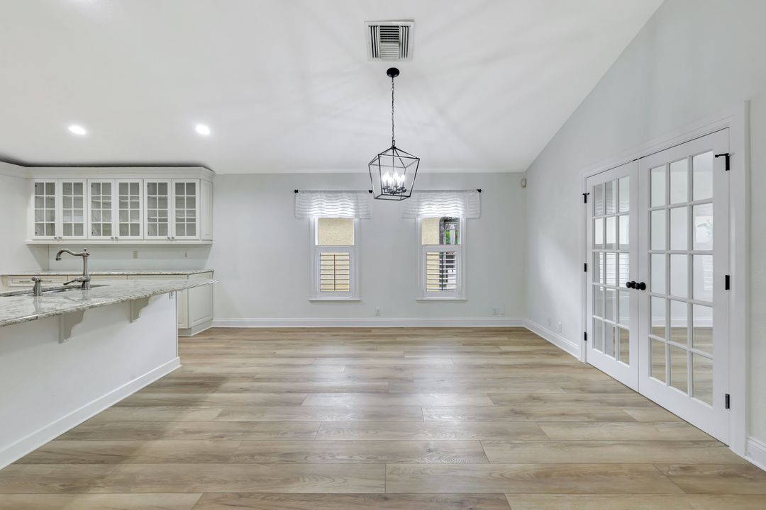 7052 Timberland Cir, Naples, FL 34109