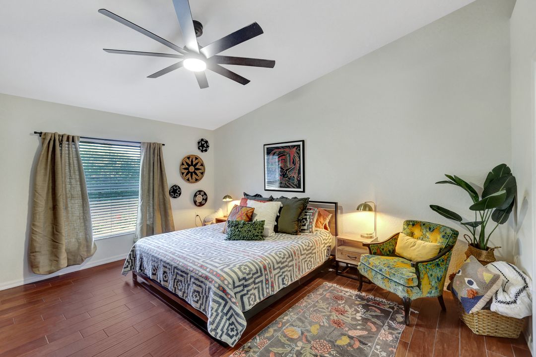 6254 Mandalay Cir, Naples, FL 34112