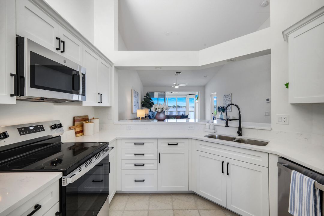 2390 Piccadilly Circus #202, Naples, FL 34112
