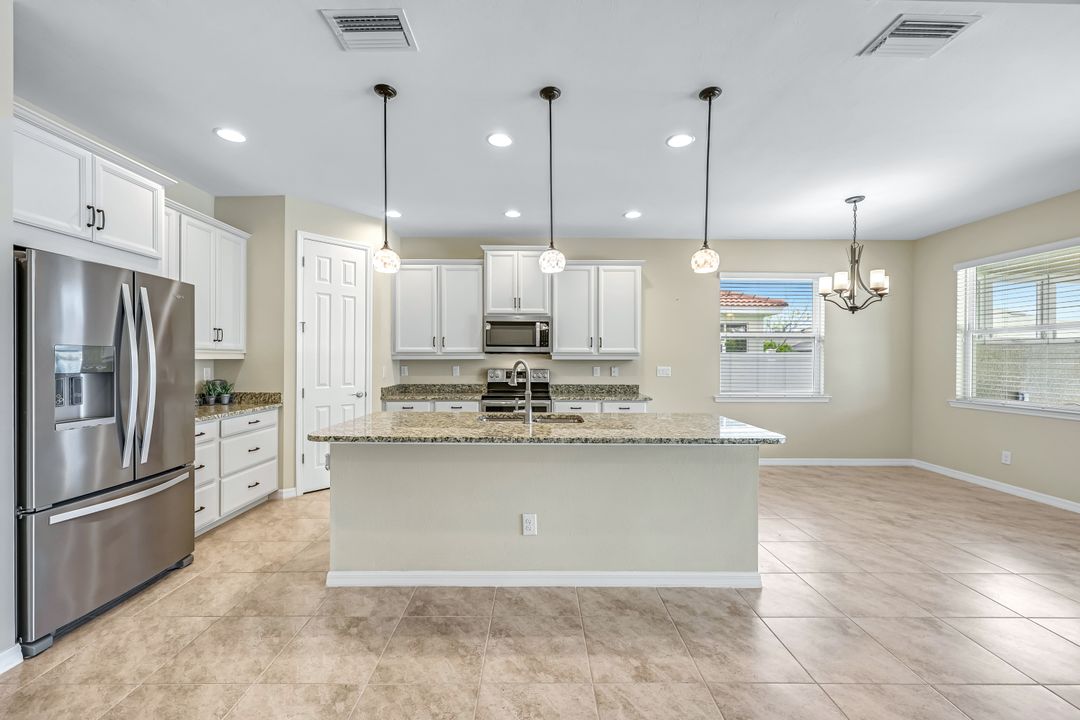 2971 Sunset Pointe Cir, Cape Coral, FL 33914