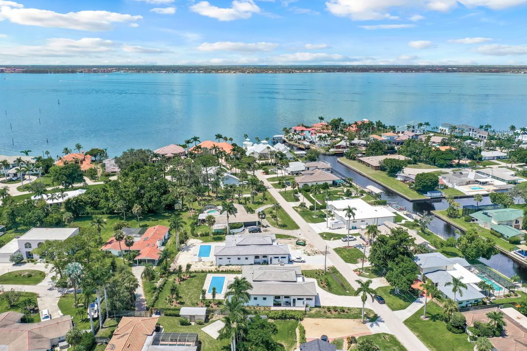 1332 Longwood Dr, Fort Myers, FL 33919