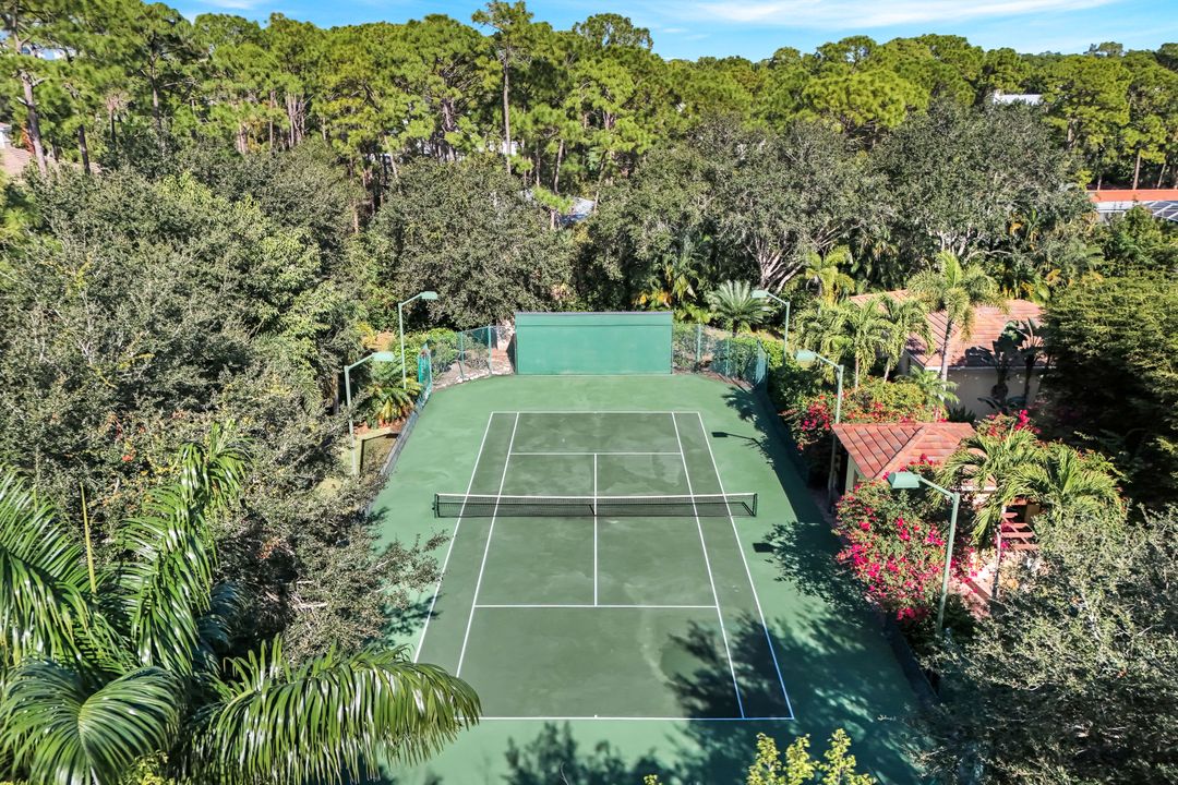 683 Hickory Rd, Naples, FL 34108