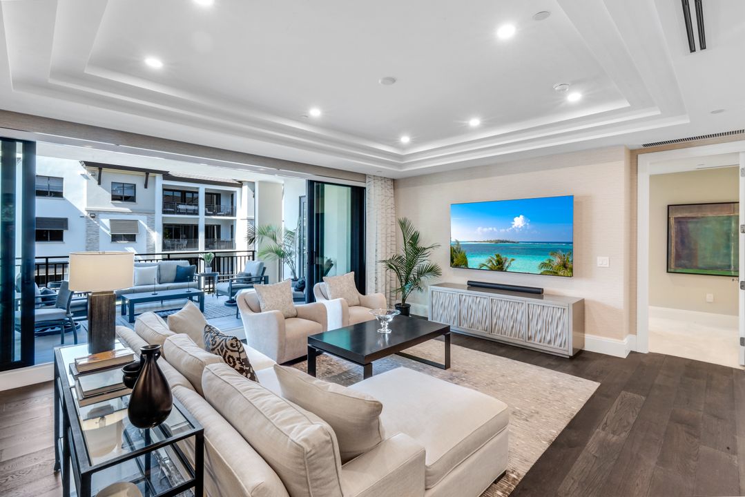 1130 3rd Ave S #405, Naples, FL 34102