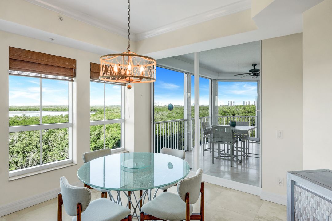 295 Grande Way #304, Naples, FL 34110