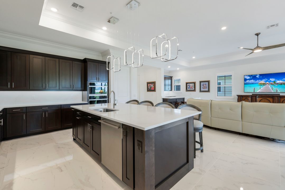 2488 Breakwater Wy #13-201, Naples, FL 34112